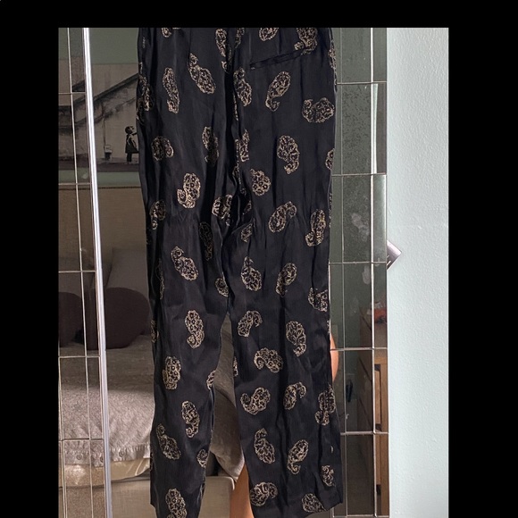 Too small - Picture 2 of 5